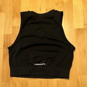 ALPHALETE BLACK CROPPED TANK